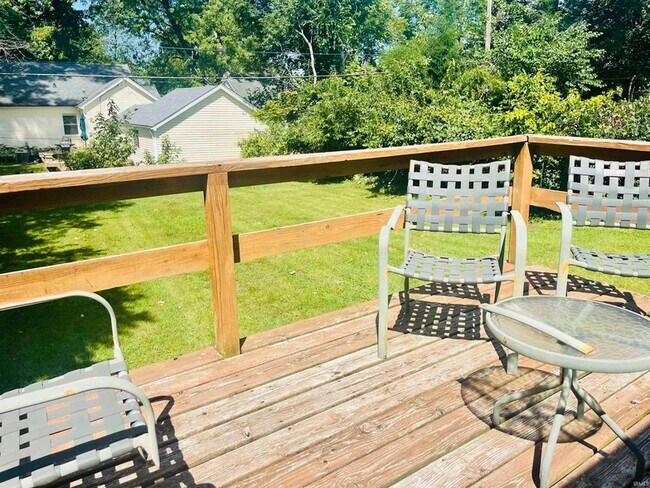 Building Photo - 416 S Eastside Dr