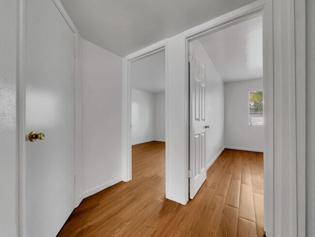 Building Photo - Central Phoenix 2/1 Ground Floor Super Clean.