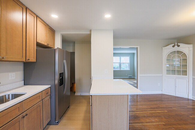 Building Photo - 3 Bedroom Complete Rehab