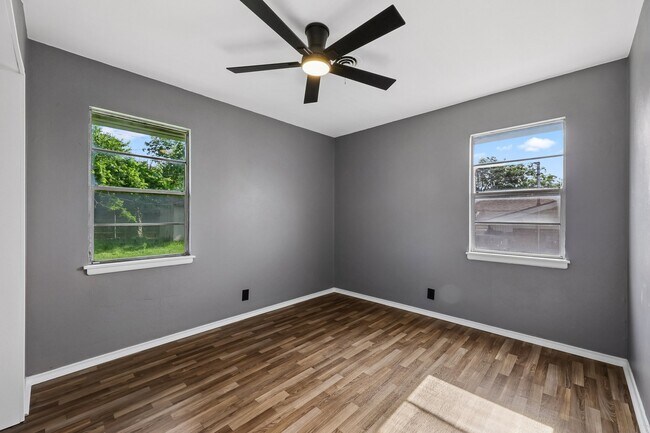 Building Photo - 7940 Chaparral Dr