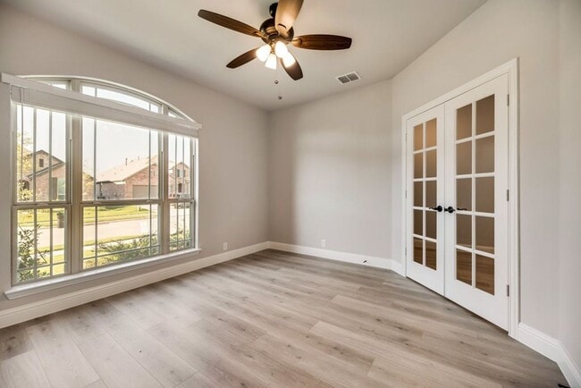 Building Photo - Checkout This 4 bed 2.5 bath 2827 sqft - Paloma Creek Beauty!!!