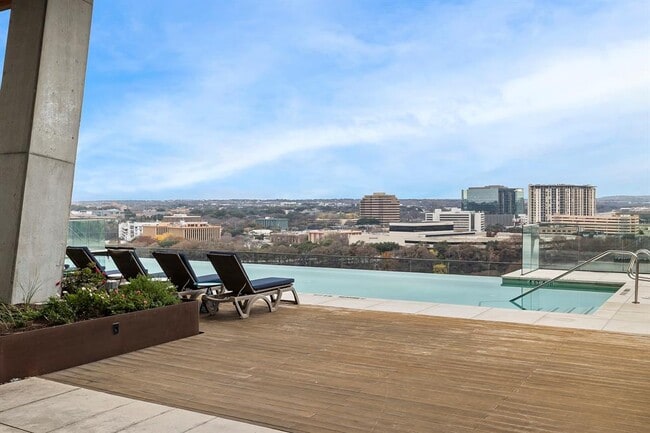 Building Photo - 70 Rainey St