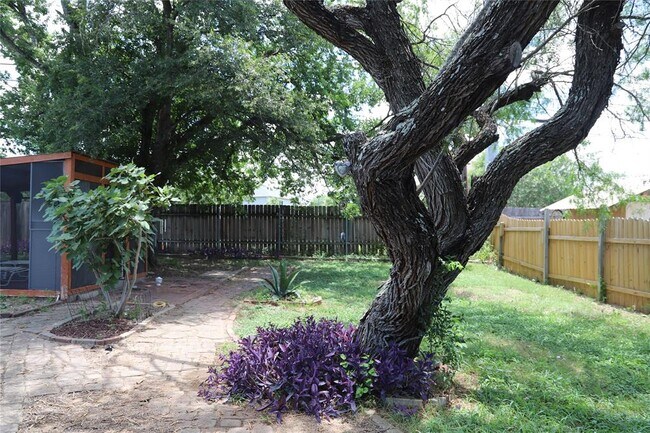 Building Photo - 7807 Bixler Dr