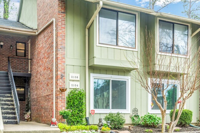 Building Photo - 2106 Palmyra Dr