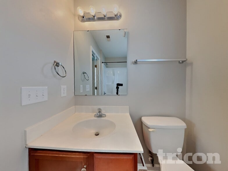 Building Photo - 1617 Faircrest Ln