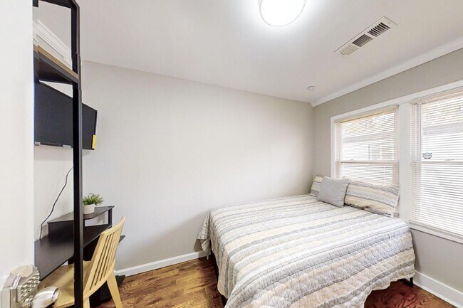 Building Photo - THE AKRIDGE | Newly-renovated & high-quality Atlanta Home! Top-of-the-line finishes, granite coun...