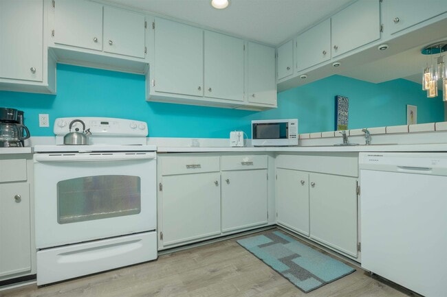 Building Photo - 8130-8A1a A1A S