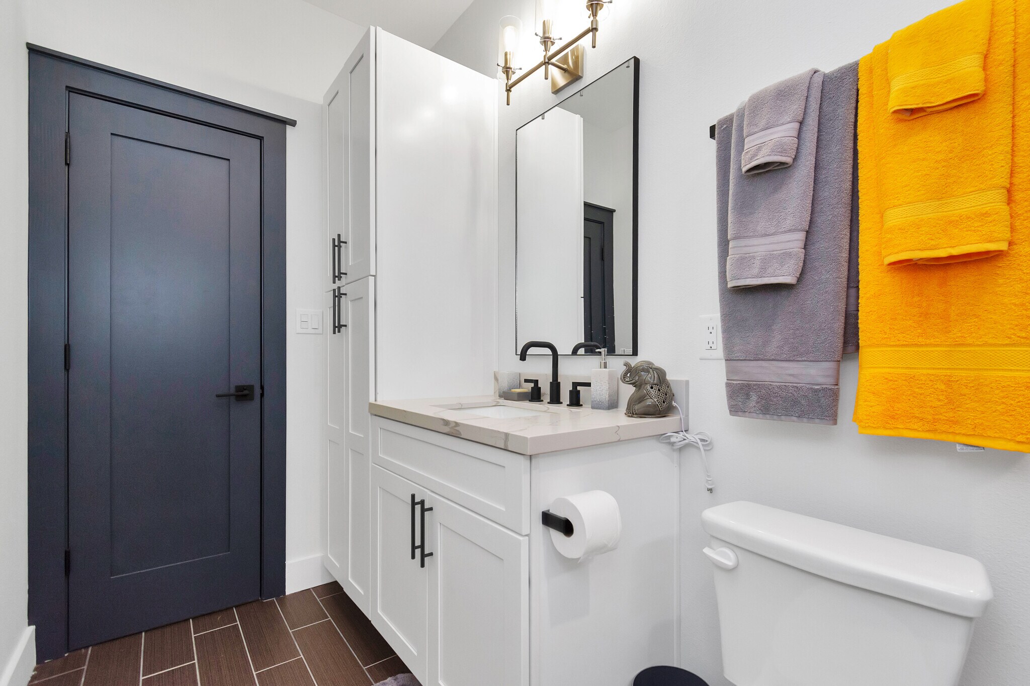 Upstair Guest Bathroom - 4209 New Orleans St