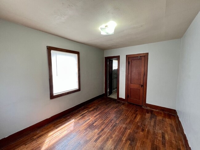 Building Photo - Affordable and Spacious!