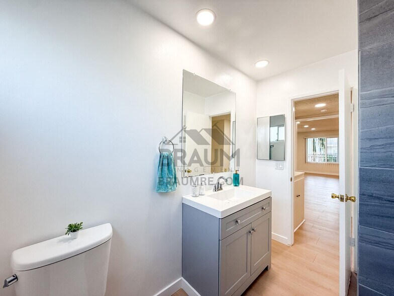 Building Photo - 6041 Whitsett Ave