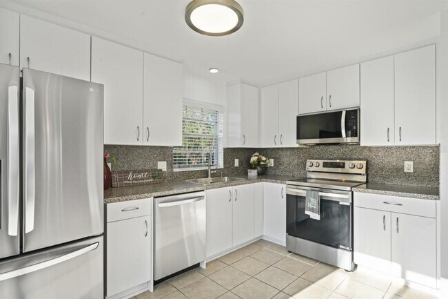 Building Photo - 6634 Hickorywood Ln