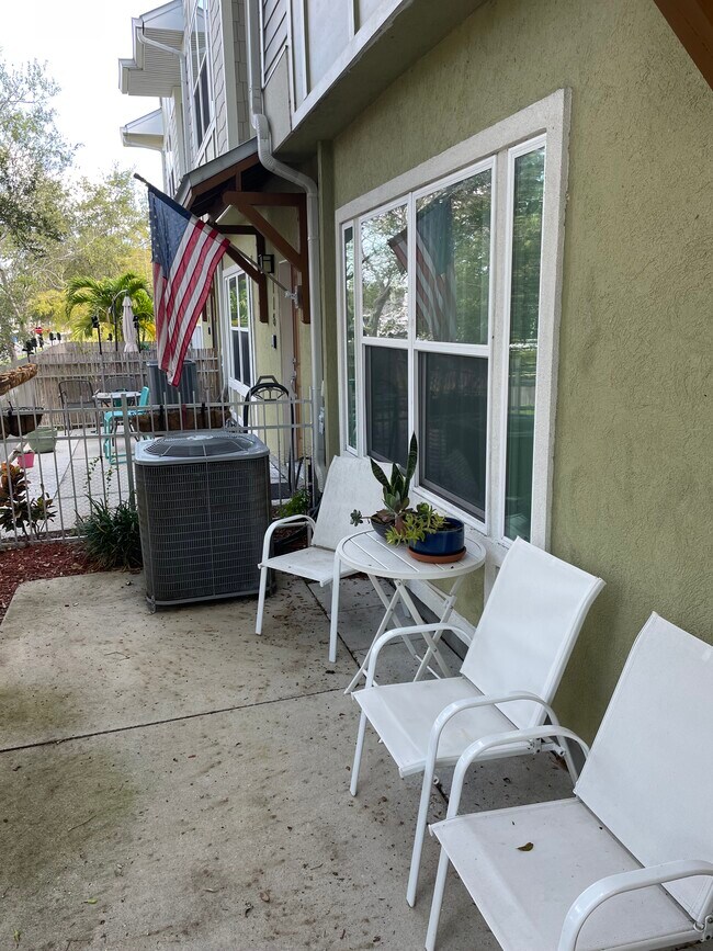 Building Photo - 118 N Fredrica Ave