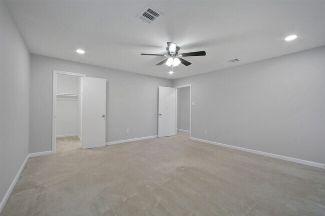 Building Photo - 15815 Baytree Dr