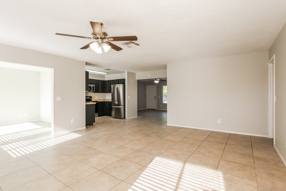 Building Photo - 5523 W Villa Maria Dr