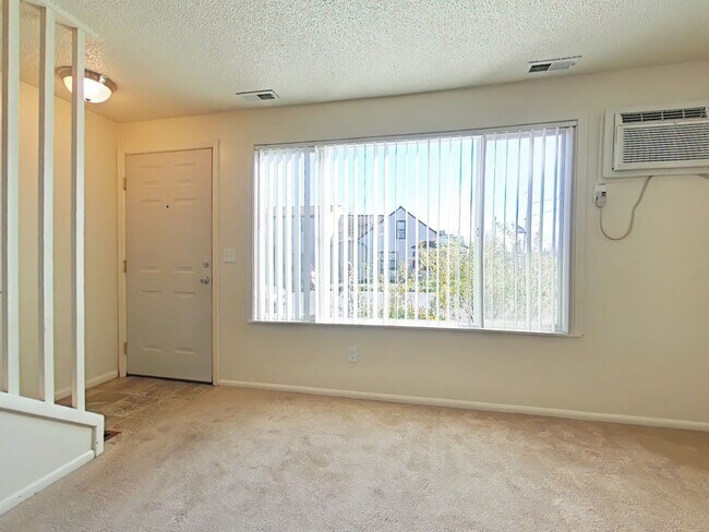 Building Photo - 3 Bedroom Apartment ~ Albany ~ Small Pet F...