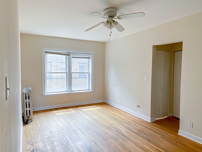 Building Photo - 3921 N Pine Grove Ave
