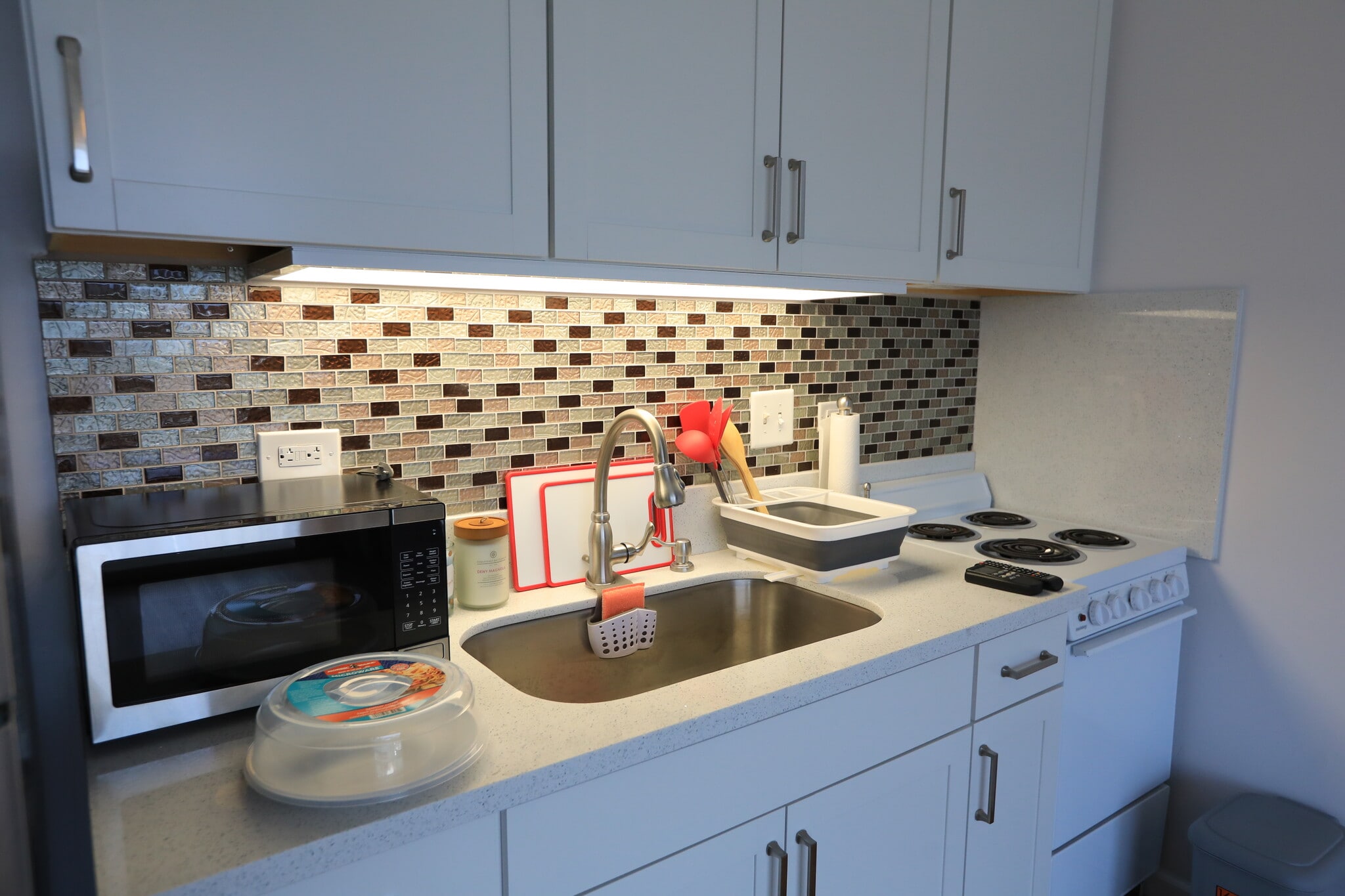 Kitchen - 1650 Kanunu St