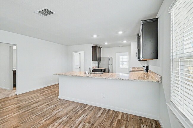 Building Photo - 2 Week Free Move-In Special! 3 Bed / 2 Bath in Luckey Ranch – Hardwood Floors + Fridge, W/D Included