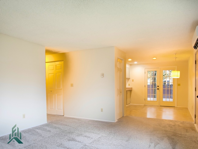 Building Photo - Quiet and comfortable 3 bed/ 1 bathroom house