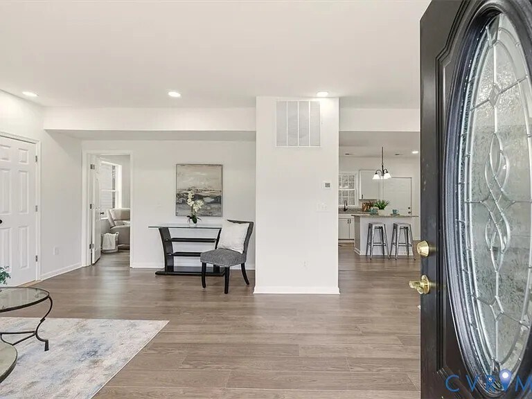 Building Photo - 724 Wilson St