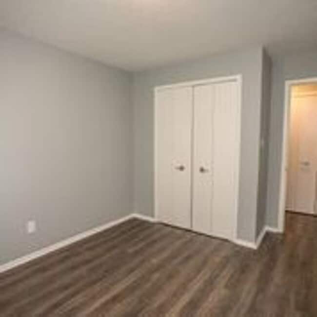 Building Photo - 1 Bed/ 1 Bath Renovated Apartment in Brook Park Ohio