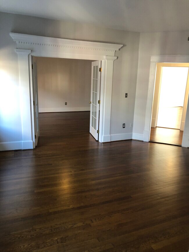 Building Photo - 400 E Washington St