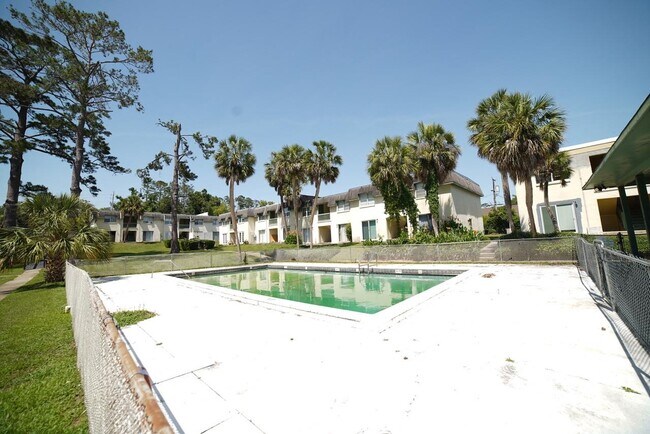 Building Photo - 2325 W Pensacola St