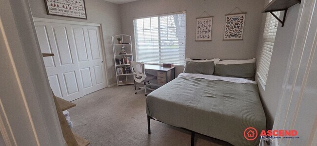 Building Photo - Amazing 5 Bedroom Home In The SouthWest!