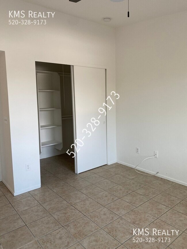 Building Photo - 5126 E Bellevue St