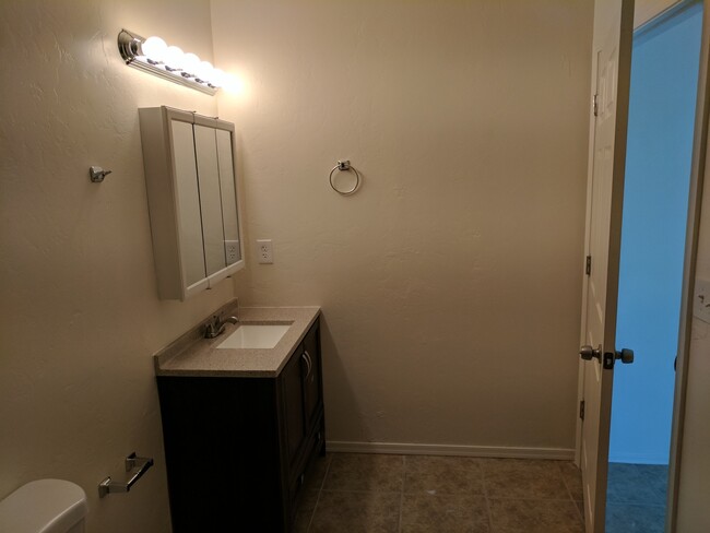 Building Photo - 2 Bedrooms and 2 Bath Rental