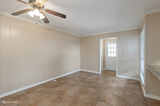 Building Photo - 10142 Carlsbad Dr
