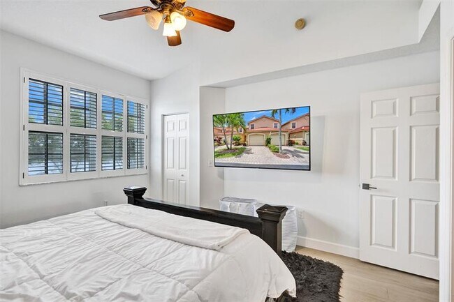Building Photo - 4059 Crystal Lake Dr