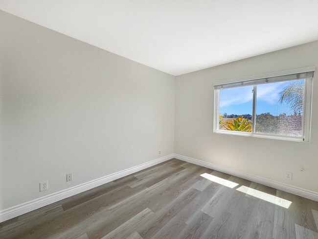 Building Photo - Great 4B/2.5BA House in Scripps Ranch!