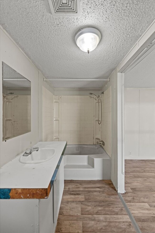 Building Photo - Beautifully Updated 3BR/2BA Trailer in Mus...