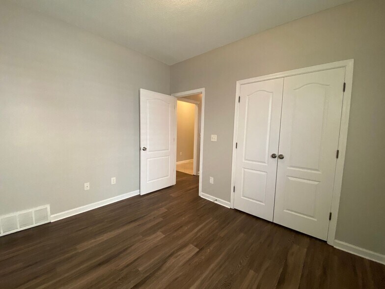 Building Photo - 9112 Cinderhill Cove W