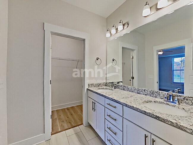 Building Photo - 5137 Jack Byrnes Dr