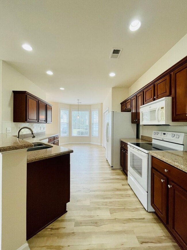 Building Photo - 4476 Farm Lake Dr