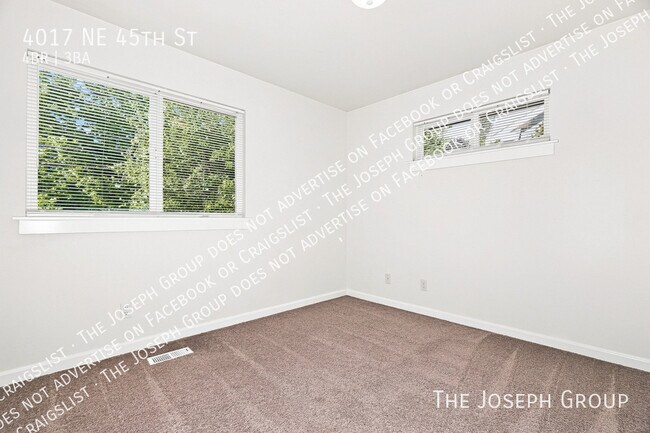 Building Photo - 4017 NE 45th St