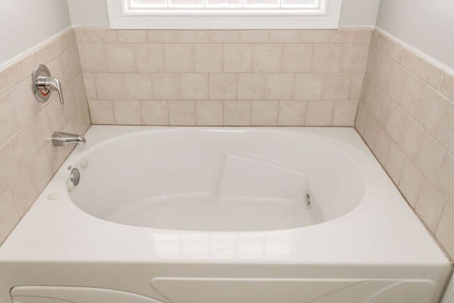 Building Photo - Nice home located on quiet Culdesac!