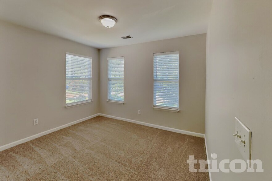 Building Photo - 2083 Prescott Way