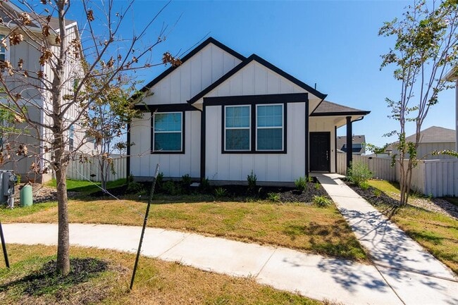 Building Photo - 350 Fabion St