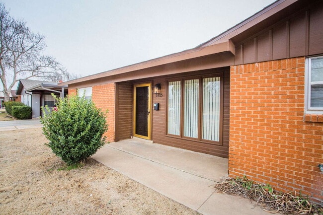 Building Photo - "Charming 3-Bed Retreat in Lubbock with Granite Accents & Spacious Living!"
