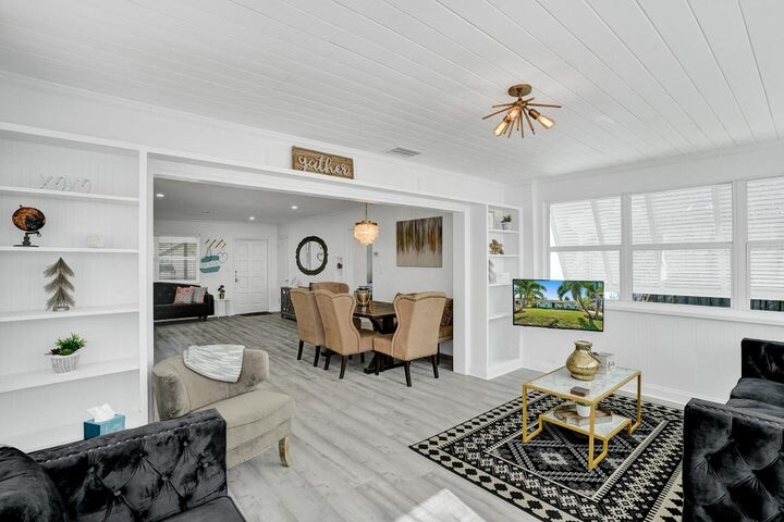 Building Photo - 14 S Swinton Cir