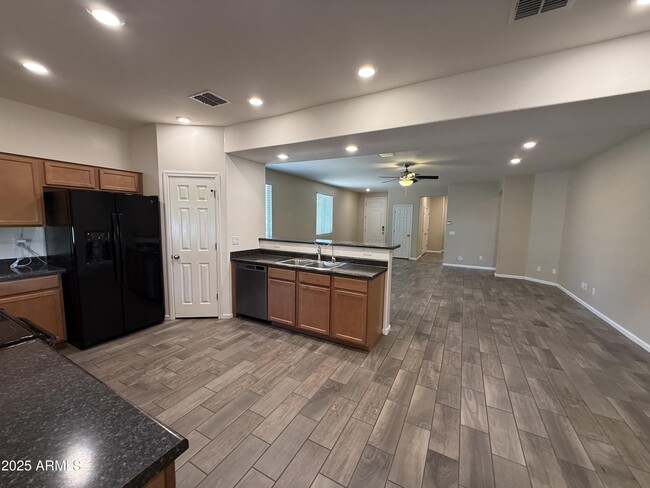 Building Photo - 888 E Aberdeen Dr