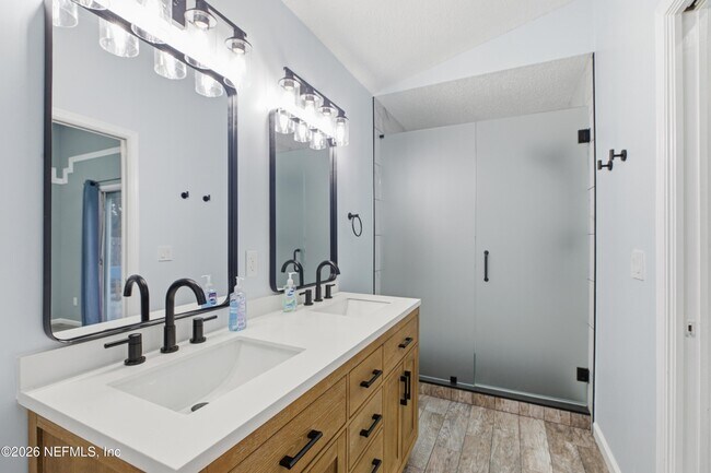 Building Photo - 1662 Evans Dr S