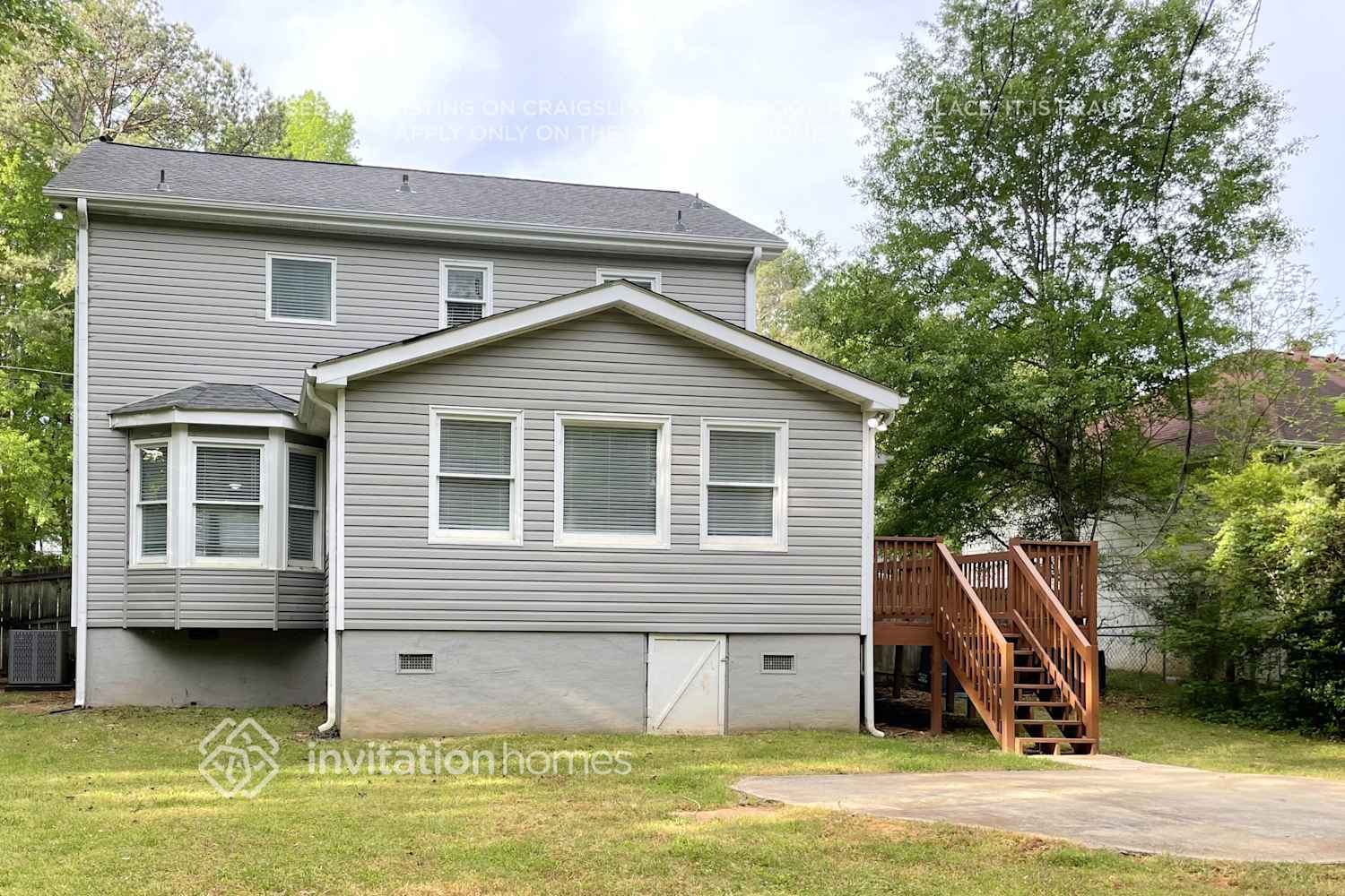 Building Photo - 400 Hidden Valley Dr SE