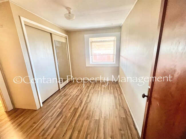 Building Photo - Remodeled 2 bedroom house on the flats with a garage, fenced yard, storage, and so much more!
