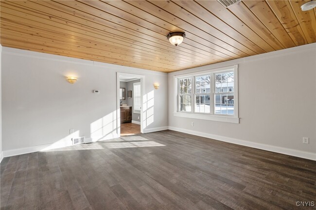 Building Photo - 201 Highbridge St