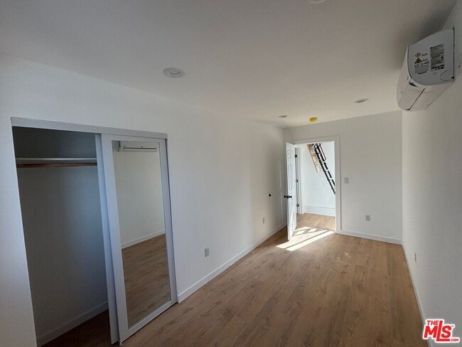 Building Photo - 2533 Mary St
