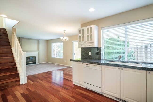 Building Photo - Quaint Carman Ridge Home in Lake Oswego